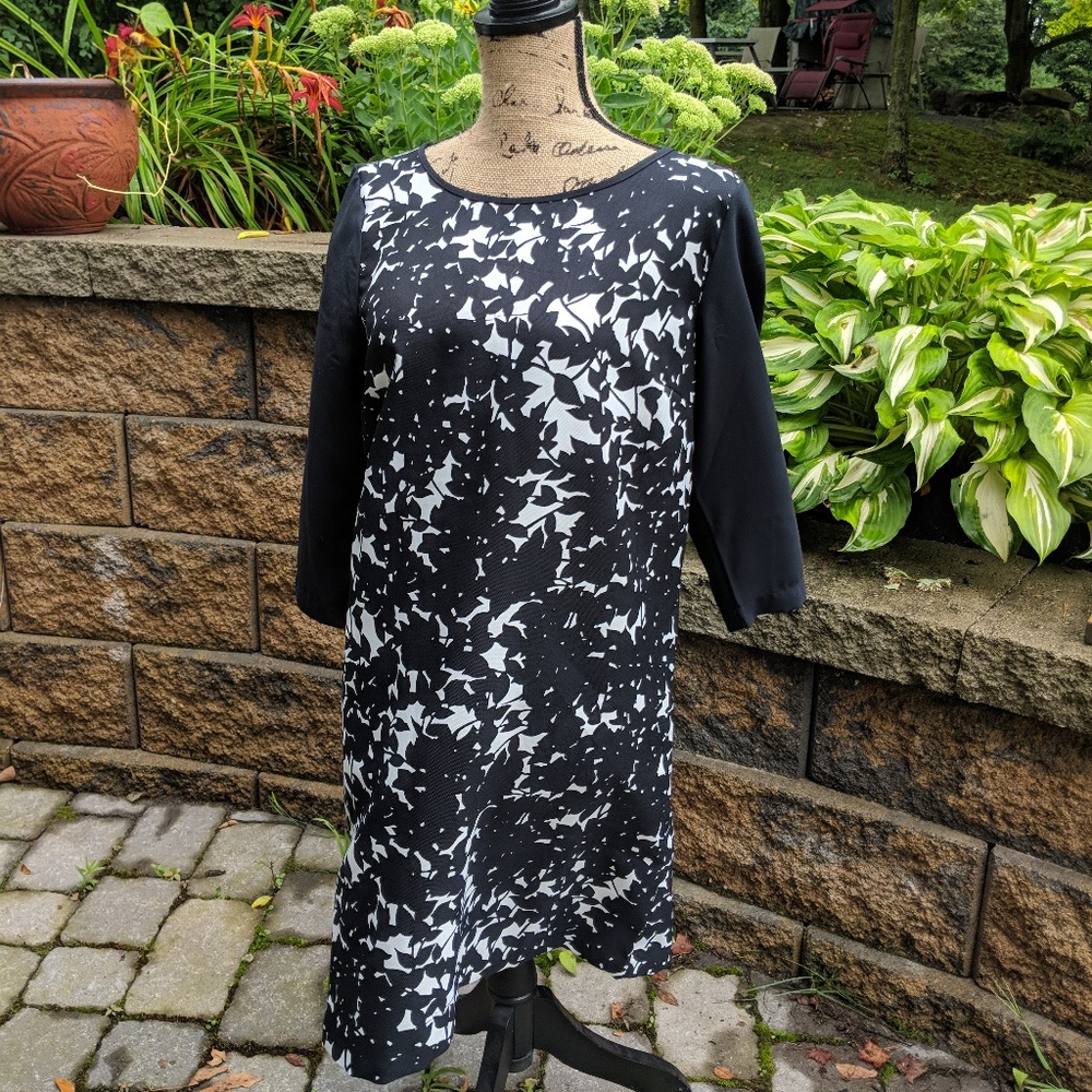 Black and white Gap dress